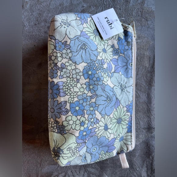 New Cosmetic Bag - Picture 1 of 2